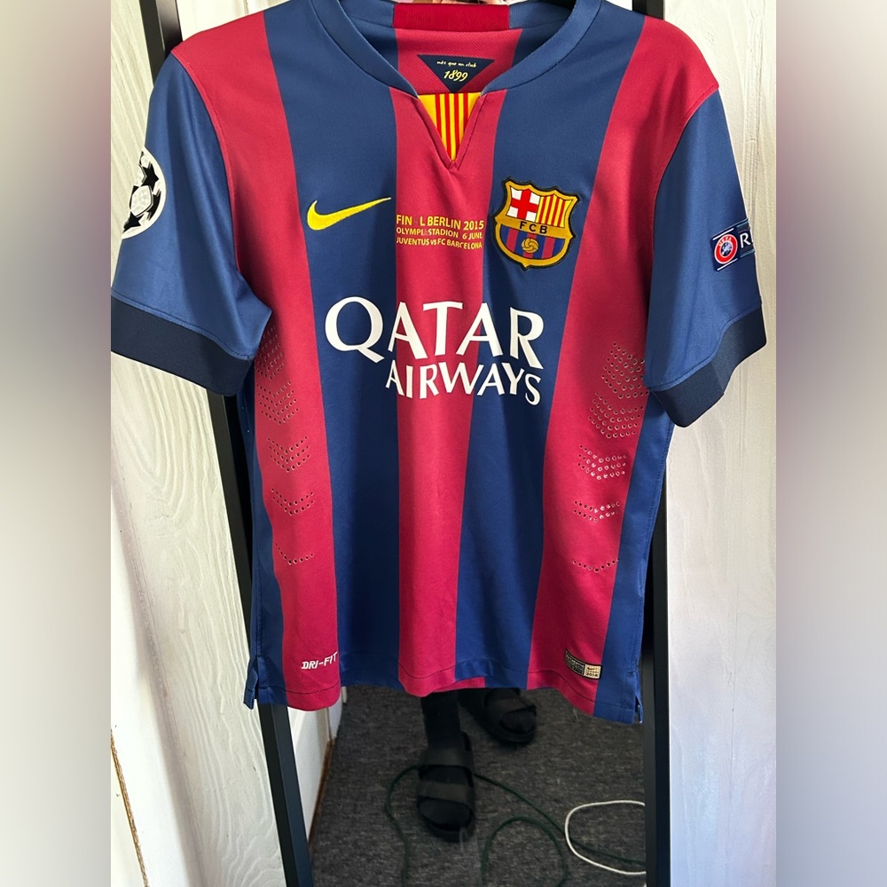 Nike FC Barcelona 2015 Neymar Jr #11 Jersey Size S, Retro Jersey ( Compressed )